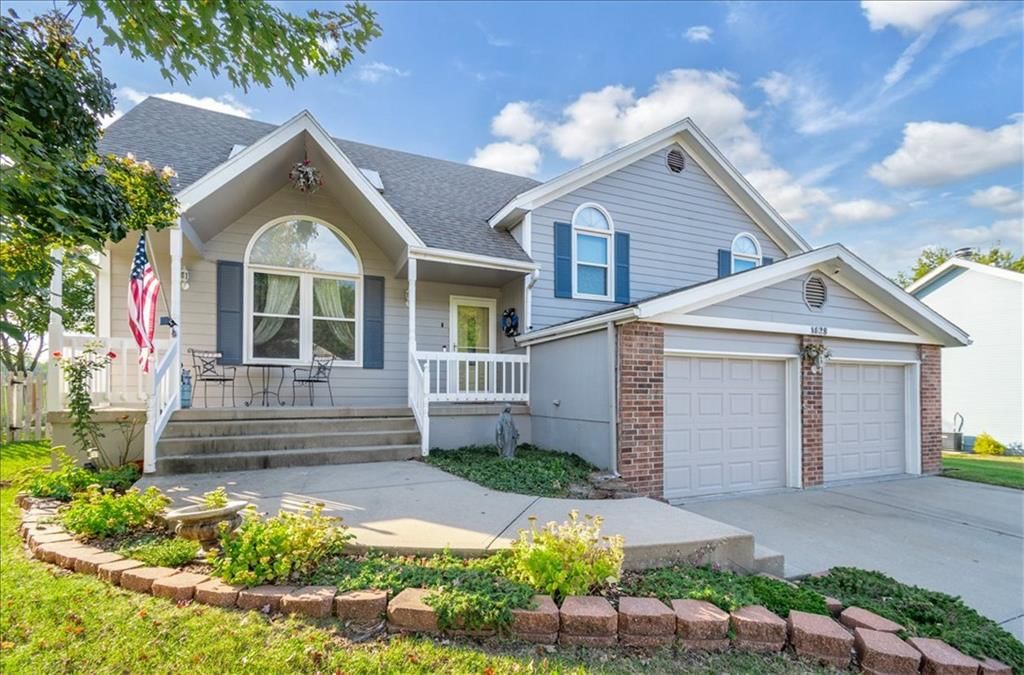 1628 NE AUBURN Drive, Lee's Summit, MO