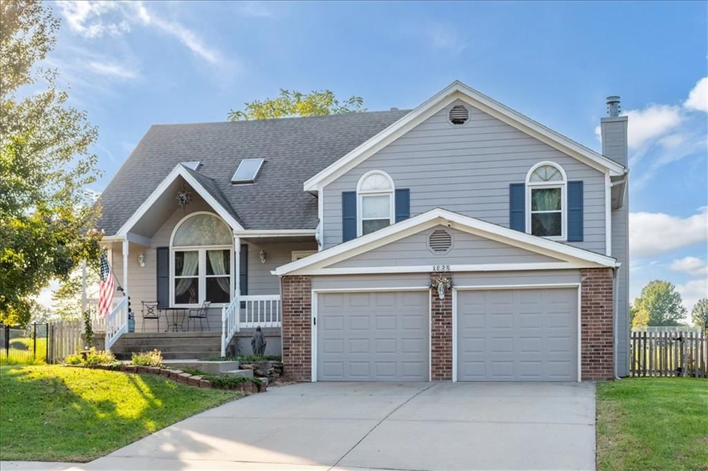 1628 NE AUBURN Drive, Lee's Summit, MO: listing photo 2