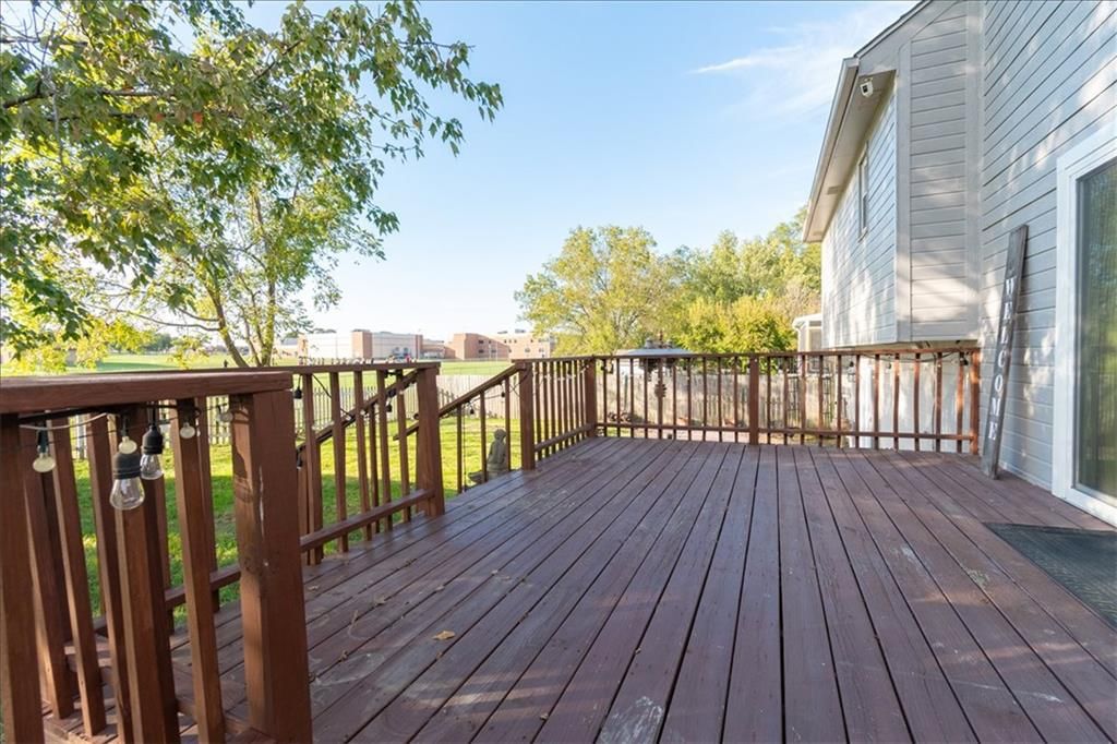 Deck at 1628 NE AUBURN Drive, Lee's Summit, MO 64086