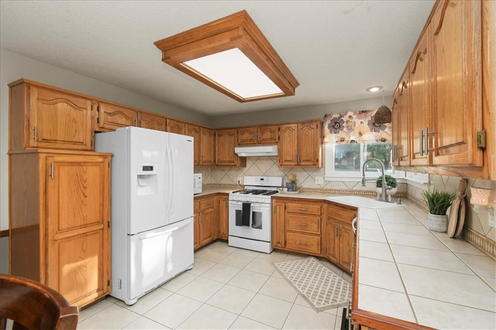 Photo 12 of 37 - 1628 NE AUBURN Drive, Lee's Summit, MO 64086