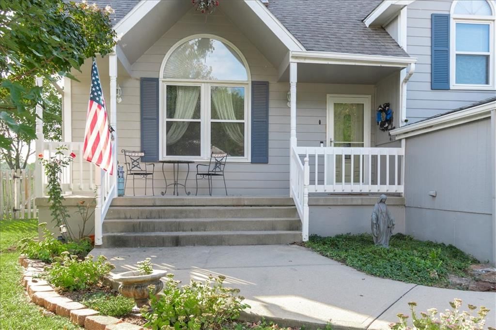 1628 NE AUBURN Drive, Lee's Summit, MO: listing photo 3