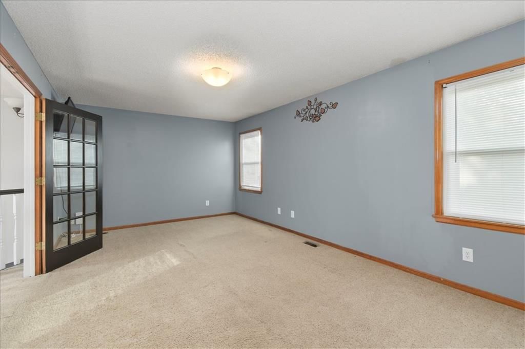 Photo 25 of 37 - 1628 NE AUBURN Drive, Lee's Summit, MO 64086