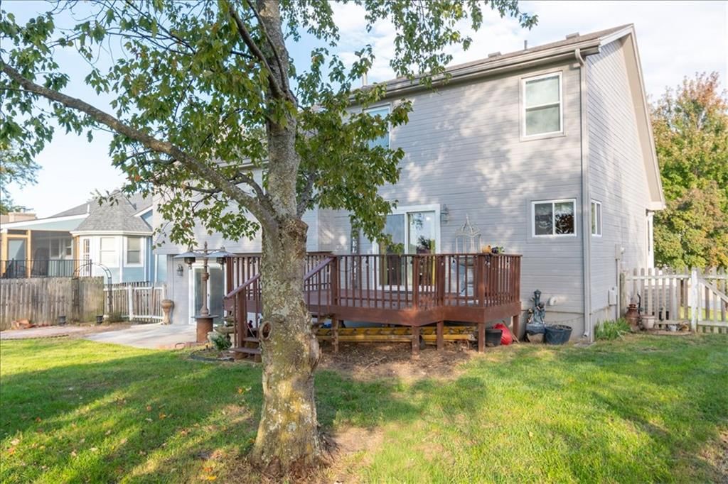 Photo 29 of 37 - 1628 NE AUBURN Drive, Lee's Summit, MO 64086