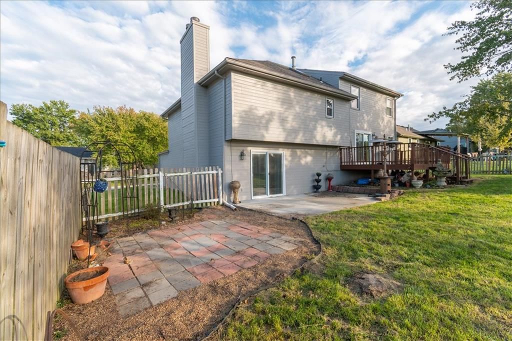 Concrete patio at 1628 NE AUBURN Drive, Lee's Summit, MO 64086