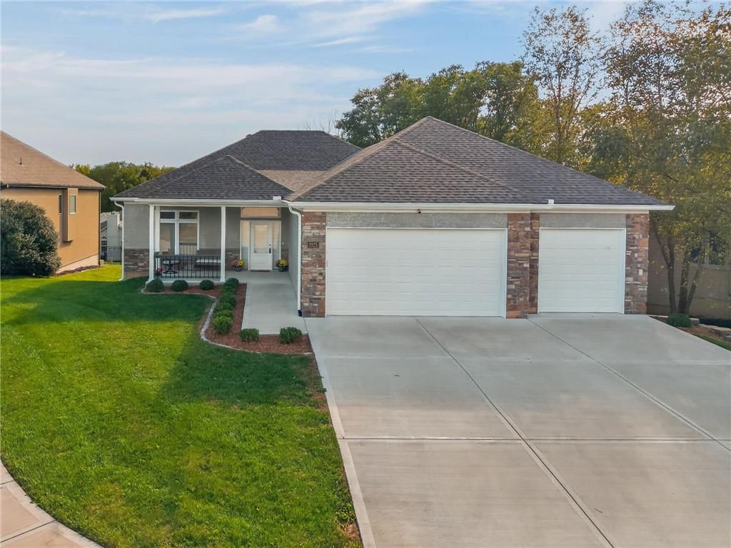 1925 Carter Court, Liberty, MO: listing photo 2