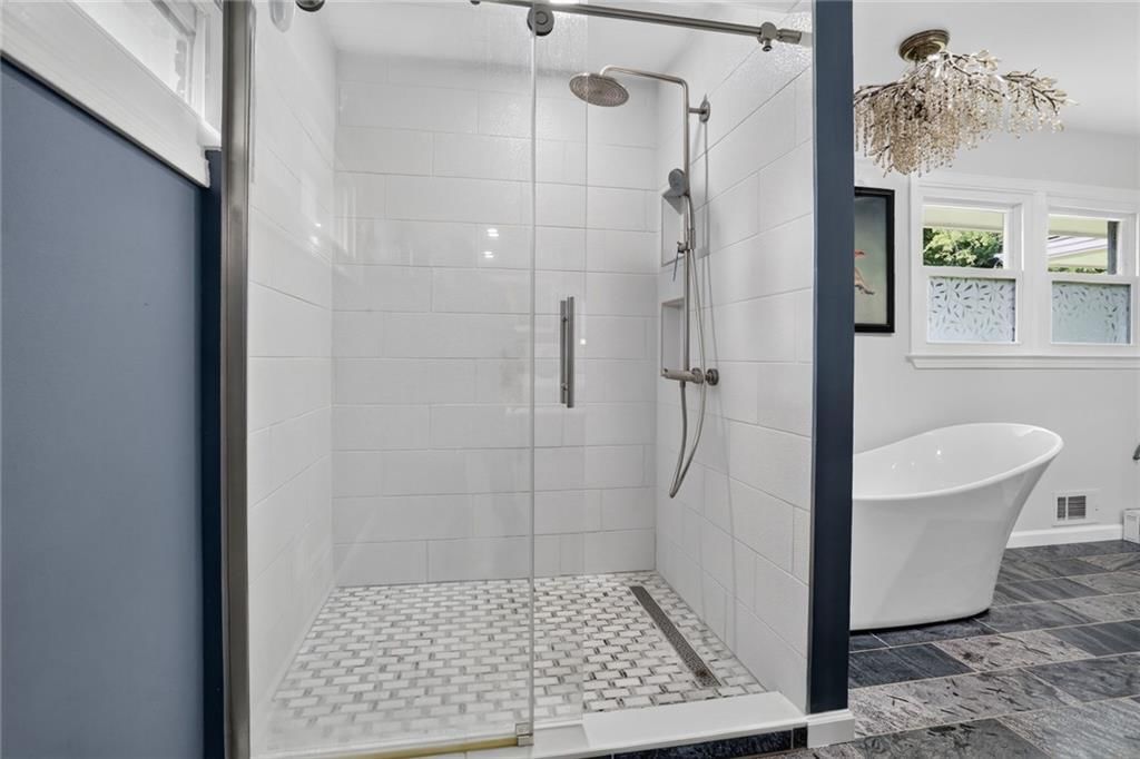 Photo 11: freestanding tub, 2400 W 103RD Street, Leawood, KS 66206