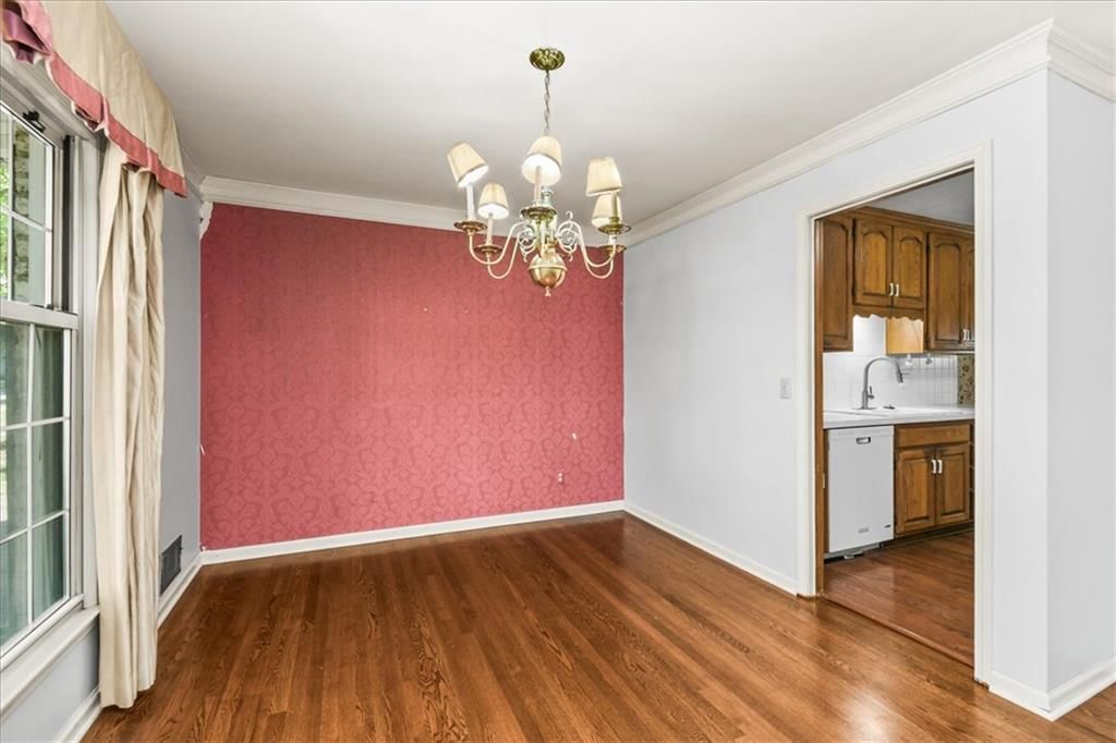 Statement lighting at 11000 Washington Street, Kansas City, MO 64114