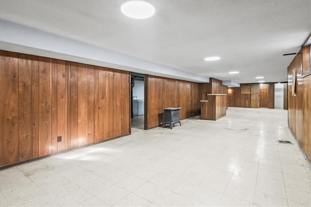 Wet bar at 11000 Washington Street, Kansas City, MO 64114