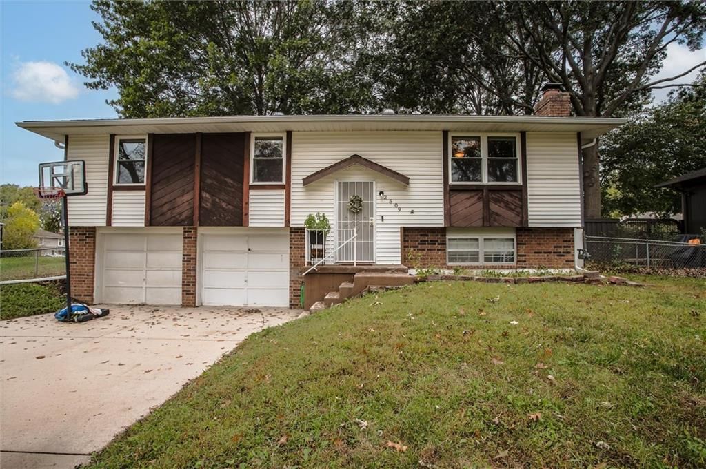 2509 SW 5th Street, Blue Springs, MO: listing photo 2
