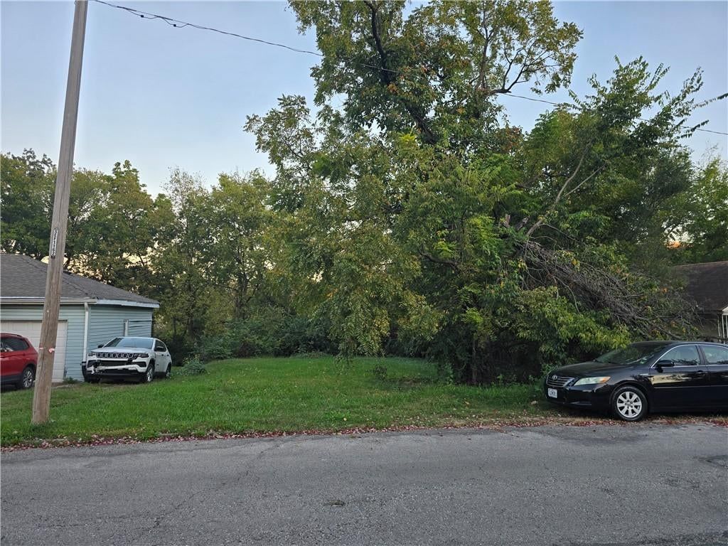 3225 Elmwood Avenue, Kansas City, MO: listing photo 2
