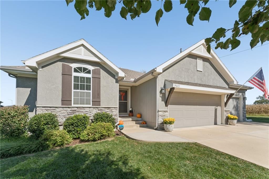 19602 W 197th Terrace, Spring Hill, KS: listing photo 2