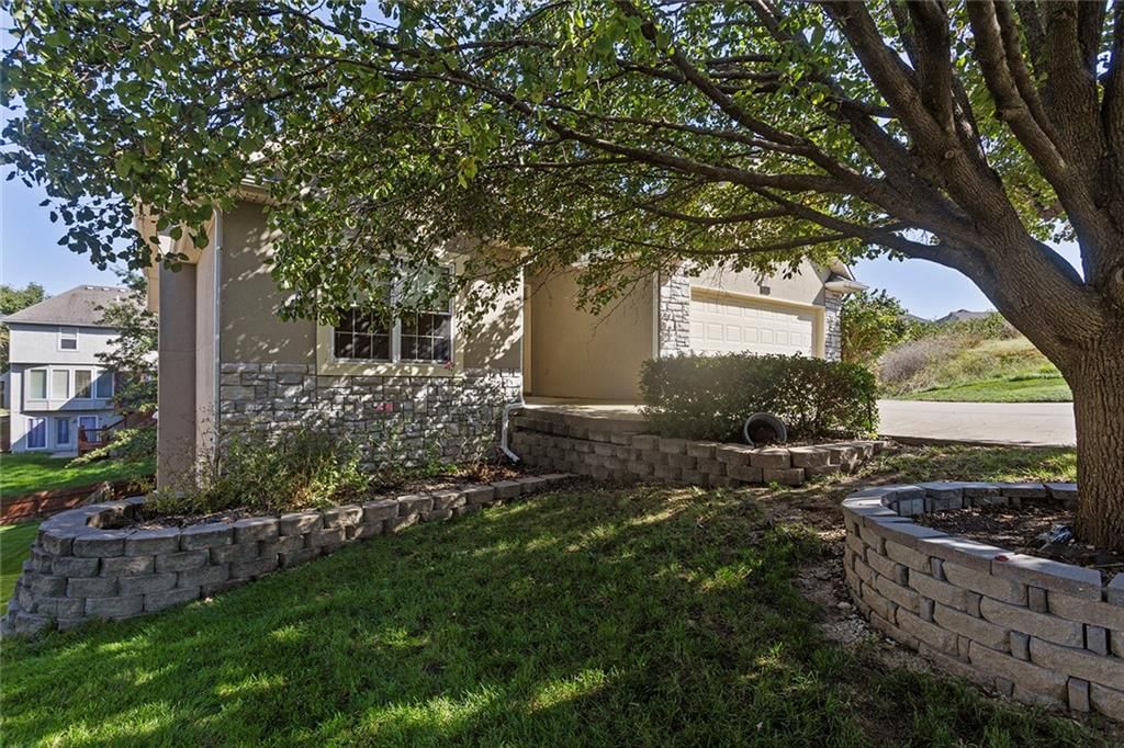 6931 N Denver Avenue, Kansas City, MO: listing photo 2
