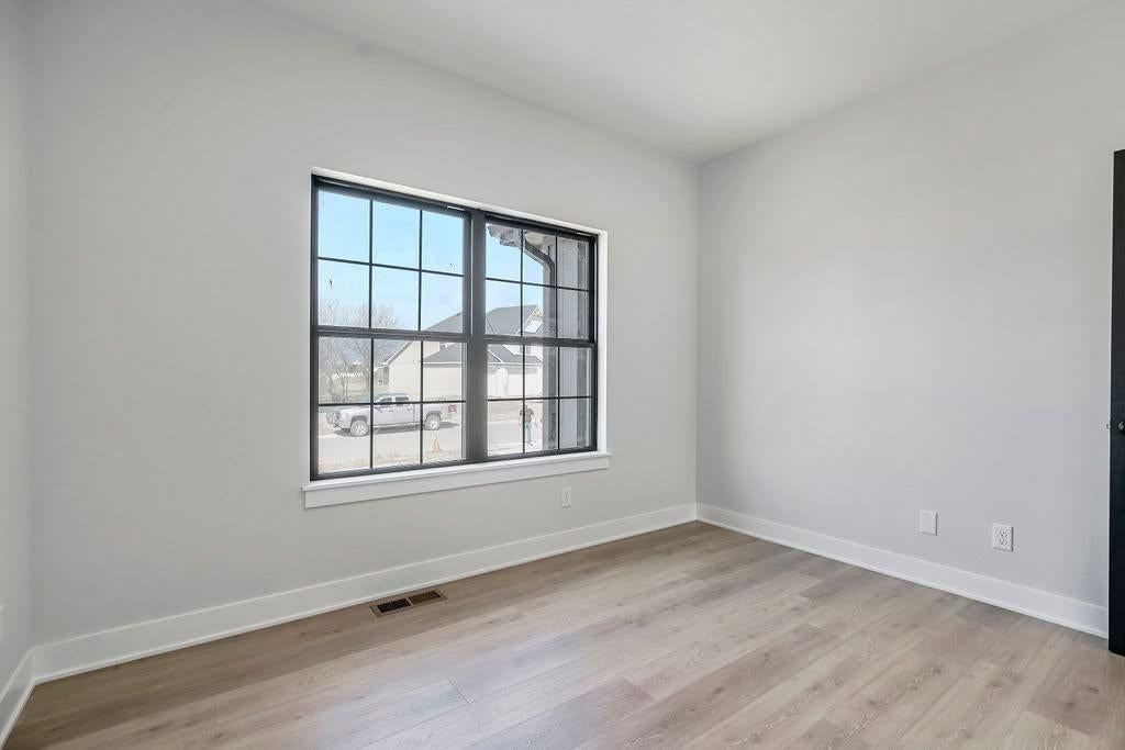Photo 6 of 30 - 2313 Larkspur Lane, Kearney, MO 64060