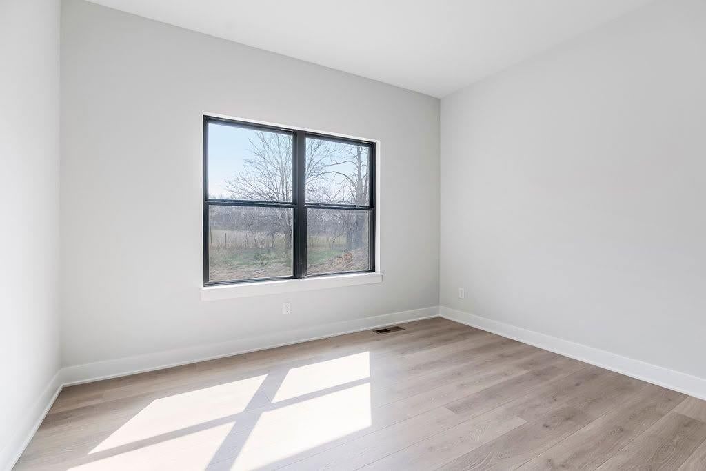 Photo 11 of 30 - 2313 Larkspur Lane, Kearney, MO 64060
