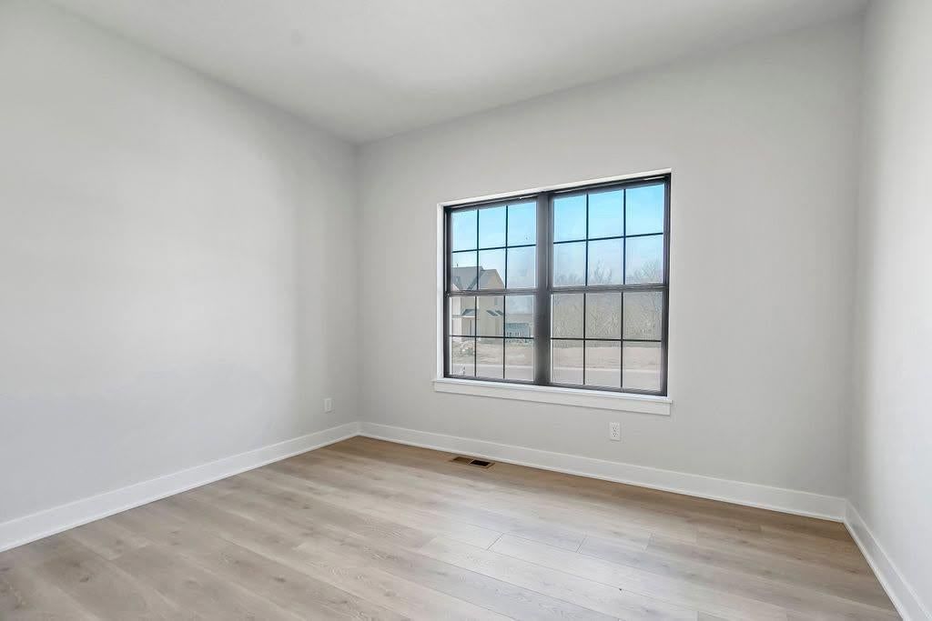 Photo 15 of 30 - 2313 Larkspur Lane, Kearney, MO 64060