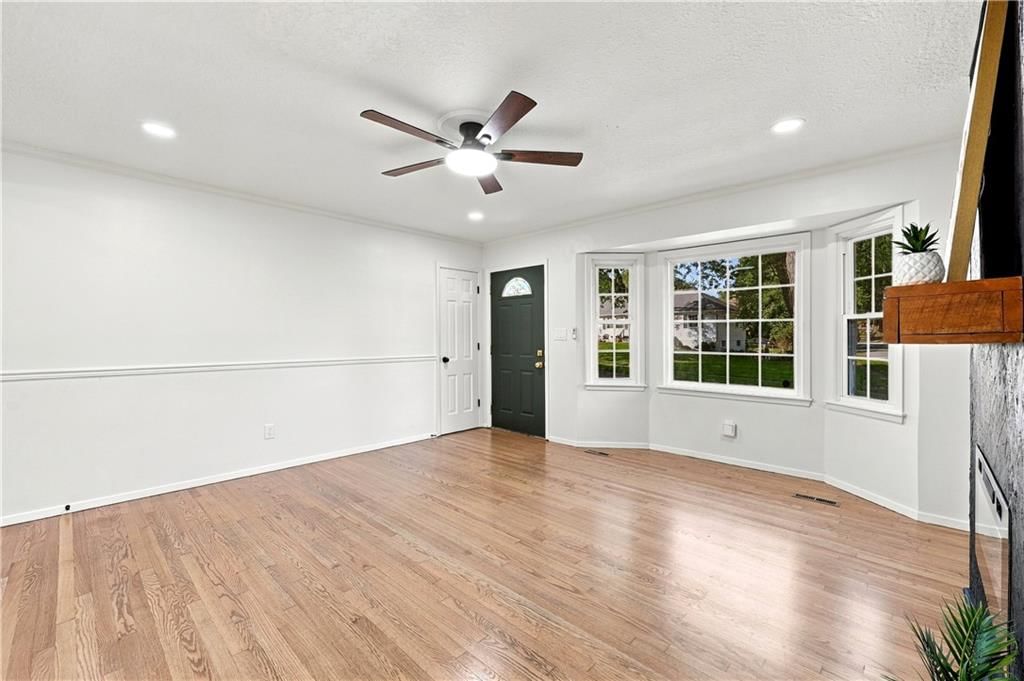 Photo 6 of 34 - 15401 E 36th Street S, Independence, MO 64055
