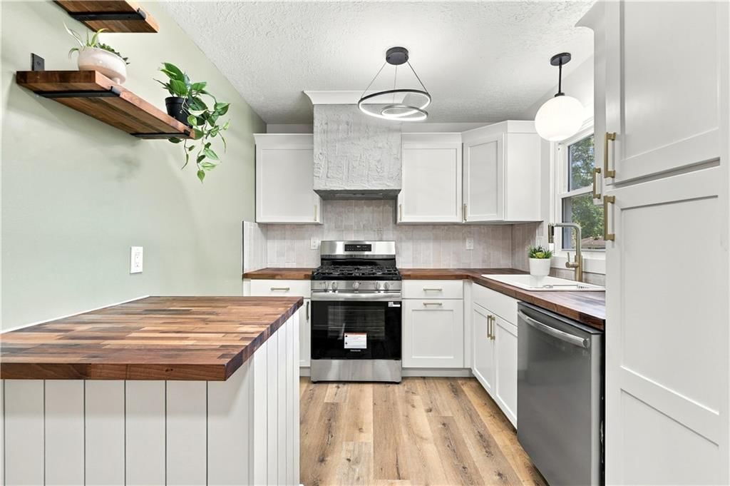 Photo 9 of 34 - 15401 E 36th Street S, Independence, MO 64055