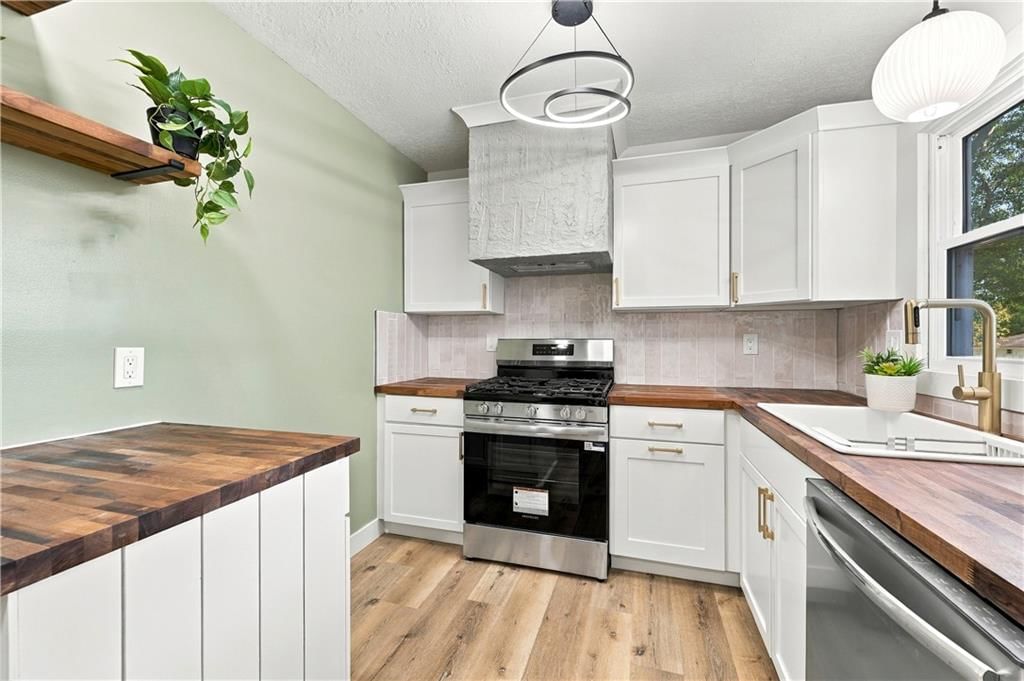 Photo 11 of 34 - 15401 E 36th Street S, Independence, MO 64055