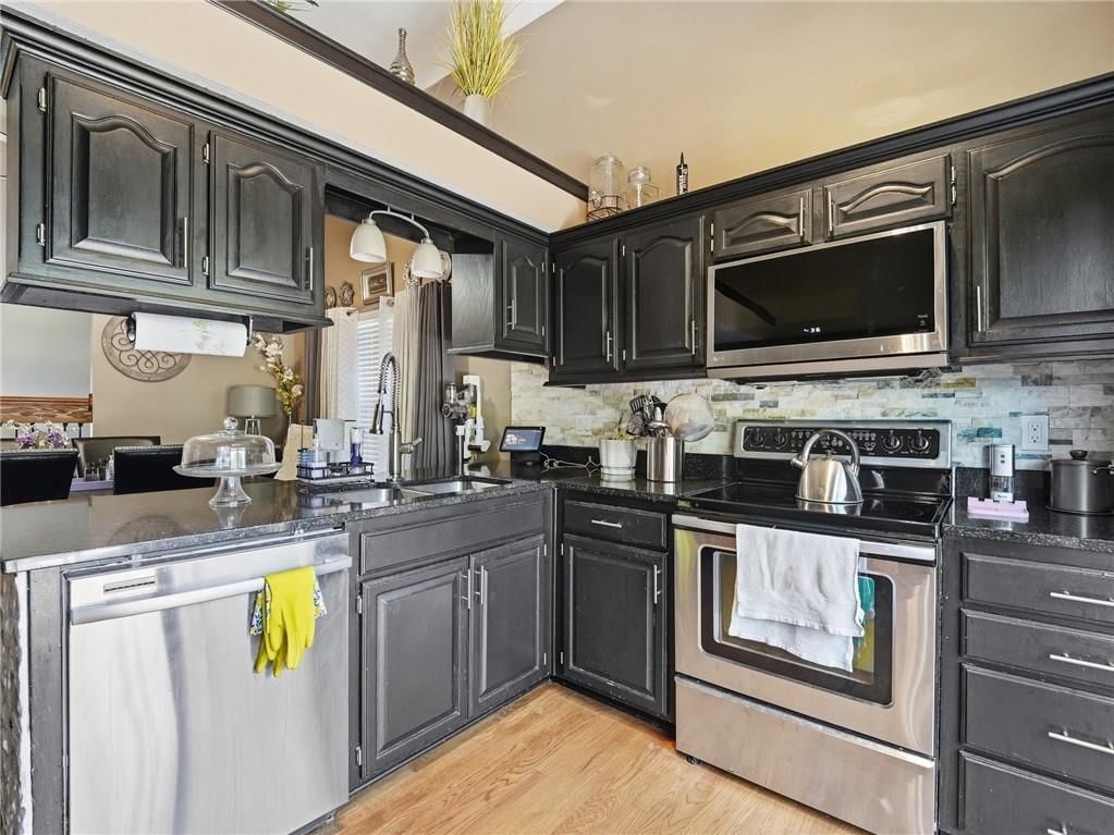 Photo 6 of 39 - 337 NE Dreamweaver Avenue, Lee's Summit, MO 64086