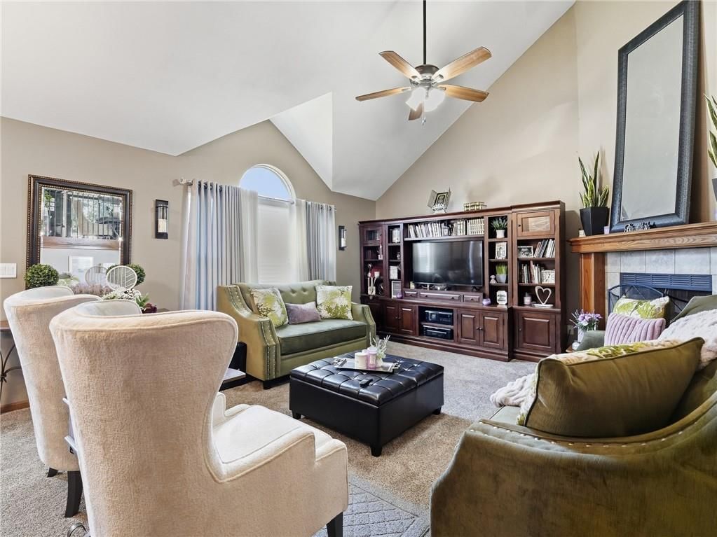 Photo 10 of 39 - 337 NE Dreamweaver Avenue, Lee's Summit, MO 64086