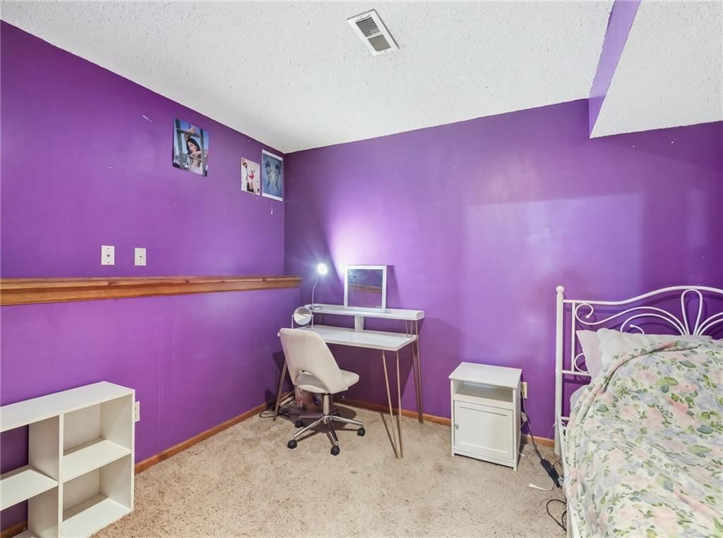 Photo 23 of 39 - 337 NE Dreamweaver Avenue, Lee's Summit, MO 64086
