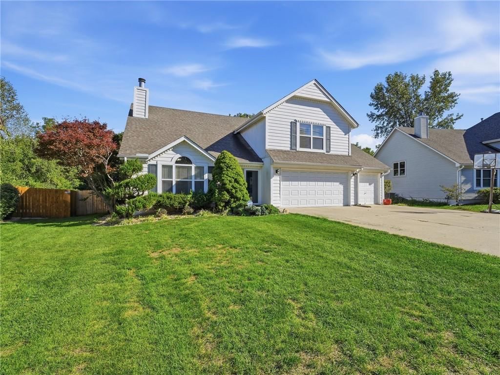 Photo 32 of 39 - 337 NE Dreamweaver Avenue, Lee's Summit, MO 64086