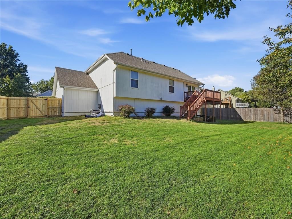 Photo 34 of 39 - 337 NE Dreamweaver Avenue, Lee's Summit, MO 64086