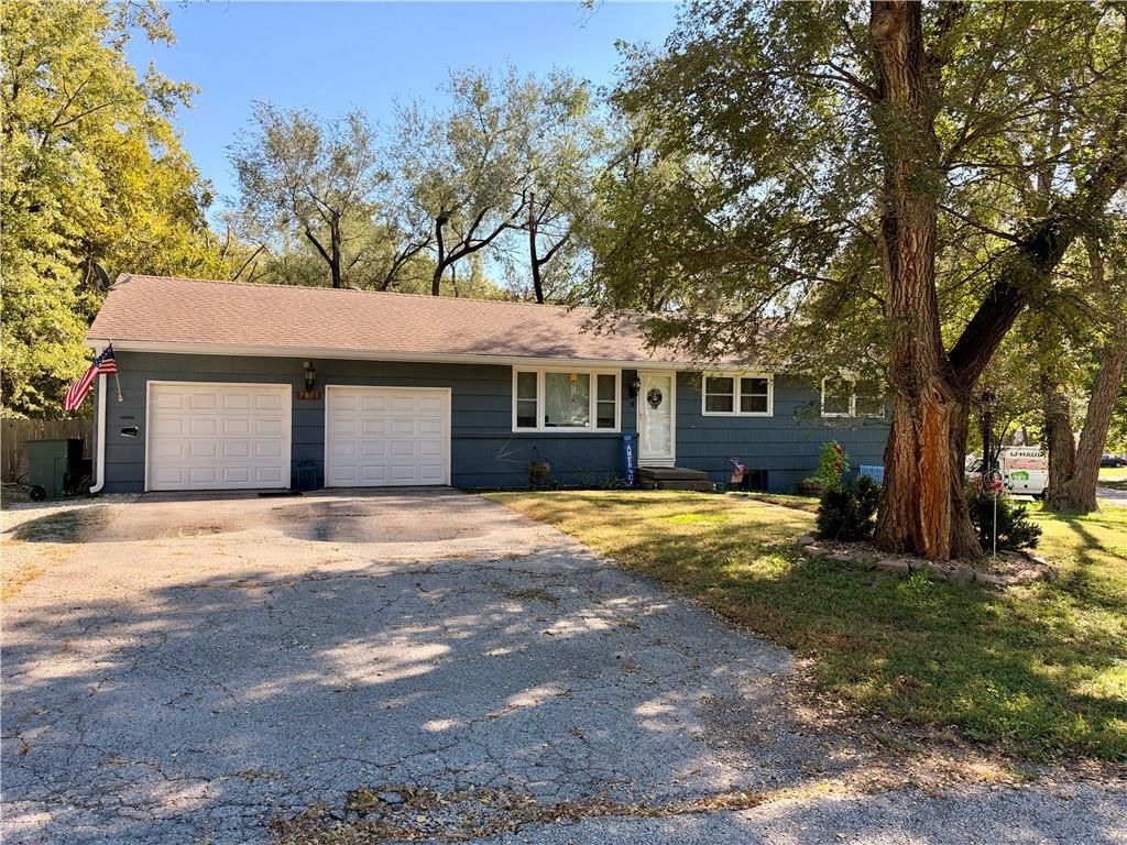 7833 Lathrop Court, Kansas City, KS: listing photo 2
