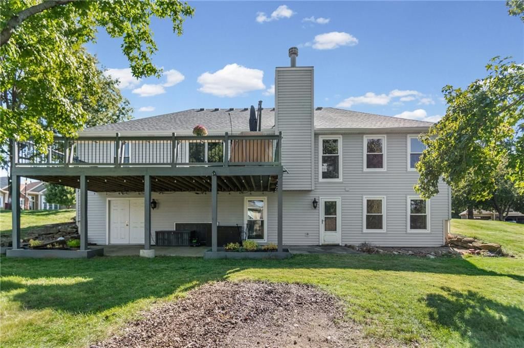 Attached garage at 13470 Timber Park Lane, Platte City, MO 64079