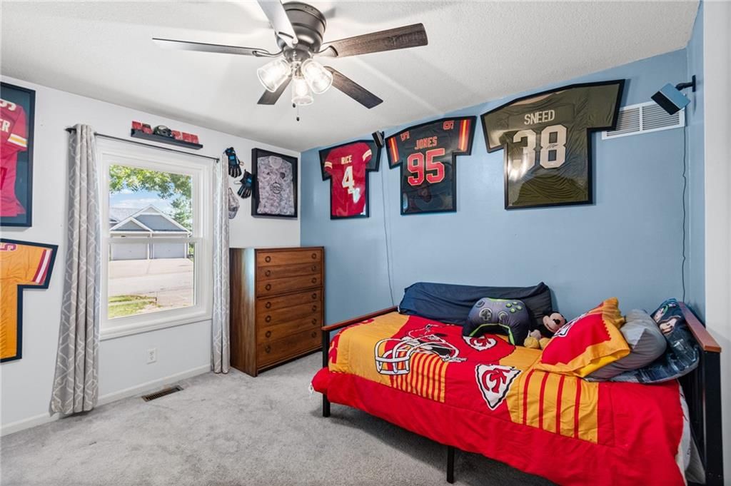 Photo 24 of 45 - 13470 Timber Park Lane, Platte City, MO 64079