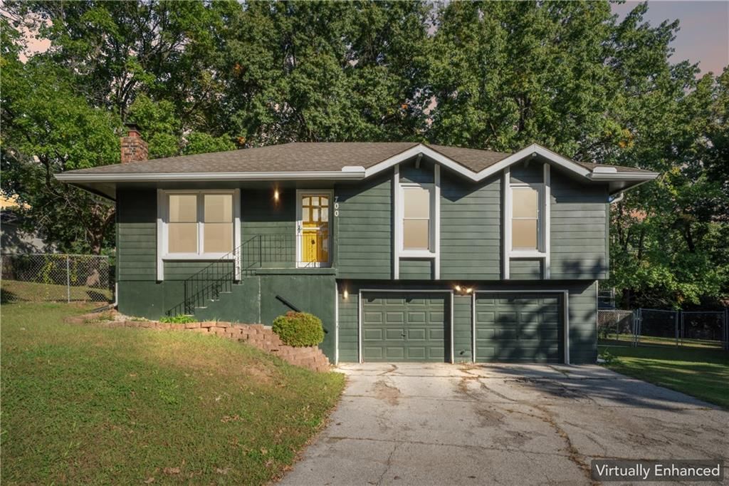 Photo 5 of 54 - 700 NE 55TH Street, Kansas City, MO 64118