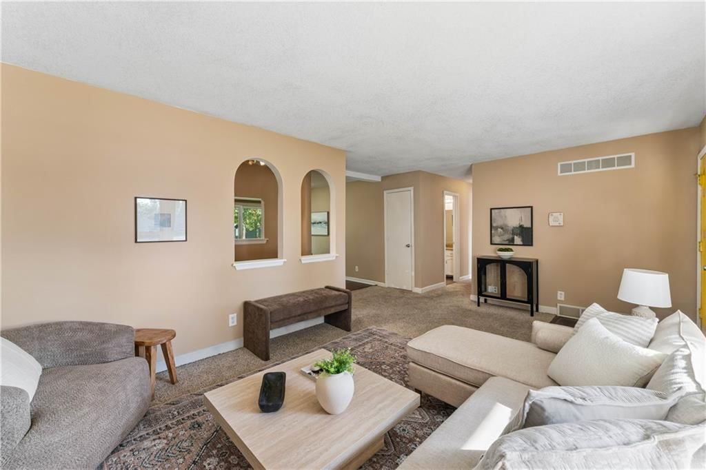 Photo 9 of 54 - 700 NE 55TH Street, Kansas City, MO 64118