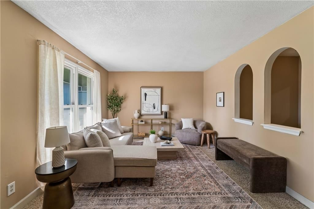 Photo 10 of 54 - 700 NE 55TH Street, Kansas City, MO 64118