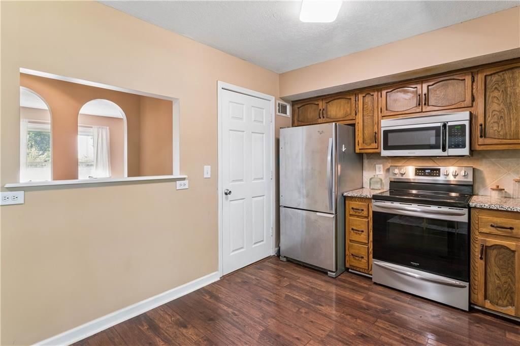 Photo 14 of 54 - 700 NE 55TH Street, Kansas City, MO 64118