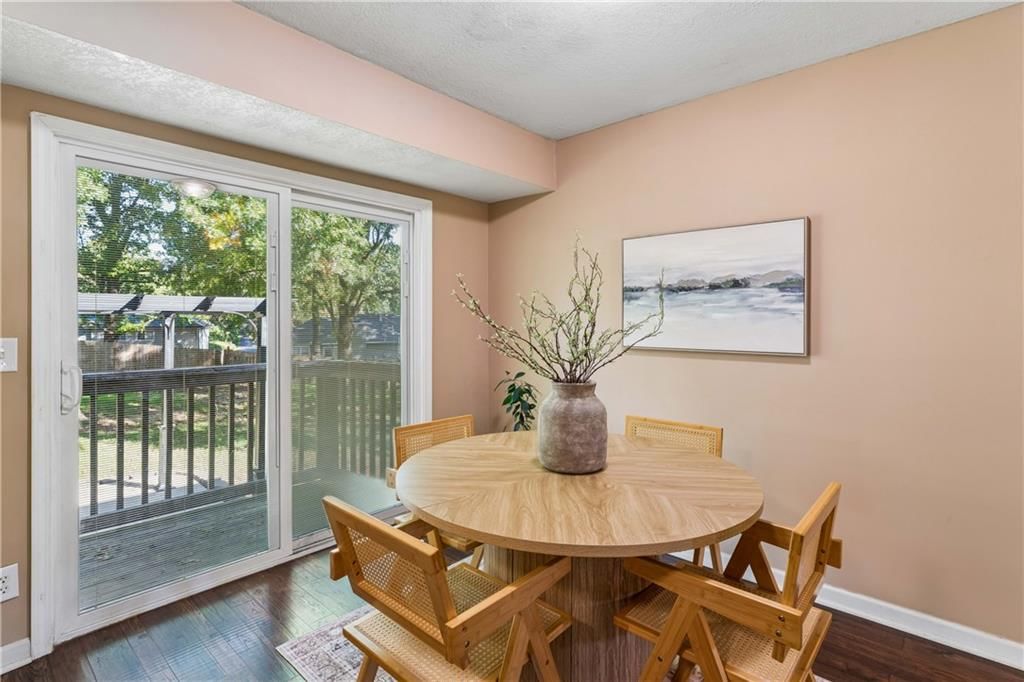 Breakfast nook at 700 NE 55TH Street, Kansas City, MO 64118