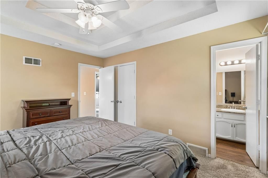 Photo 21 of 54 - 700 NE 55TH Street, Kansas City, MO 64118