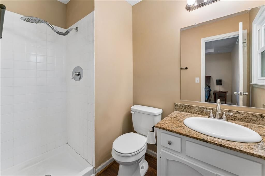 Tiled shower at 700 NE 55TH Street, Kansas City, MO 64118