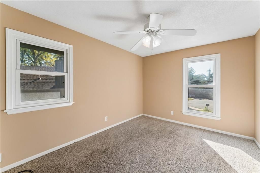 Photo 23 of 54 - 700 NE 55TH Street, Kansas City, MO 64118