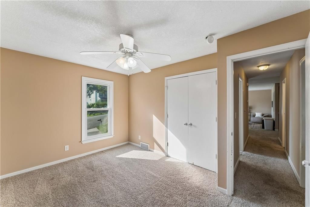 Photo 24 of 54 - 700 NE 55TH Street, Kansas City, MO 64118