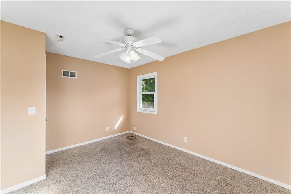Photo 25 of 54 - 700 NE 55TH Street, Kansas City, MO 64118