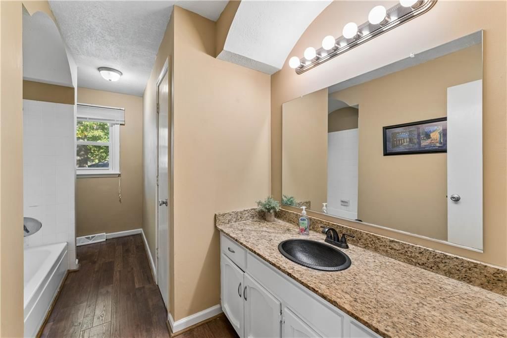 Photo 29 of 54 - 700 NE 55TH Street, Kansas City, MO 64118