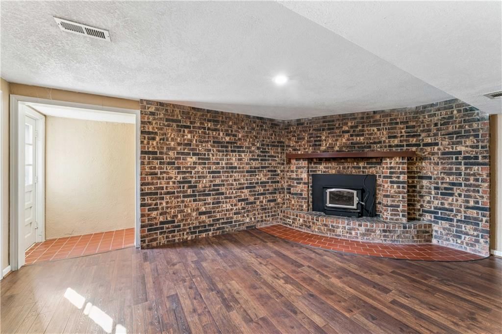 Photo 31 of 54 - 700 NE 55TH Street, Kansas City, MO 64118
