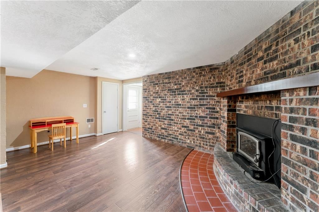 Photo 32 of 54 - 700 NE 55TH Street, Kansas City, MO 64118
