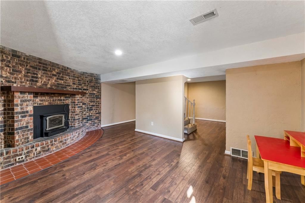 Photo 33 of 54 - 700 NE 55TH Street, Kansas City, MO 64118