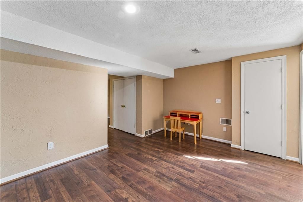 Photo 34 of 54 - 700 NE 55TH Street, Kansas City, MO 64118