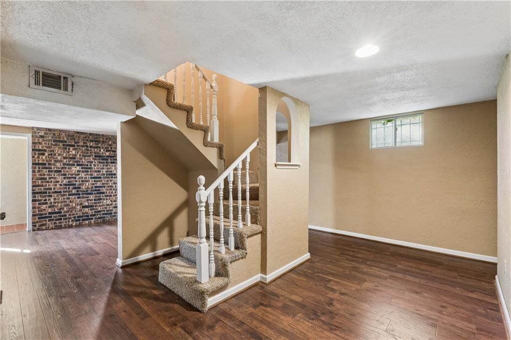 Photo 35 of 54 - 700 NE 55TH Street, Kansas City, MO 64118