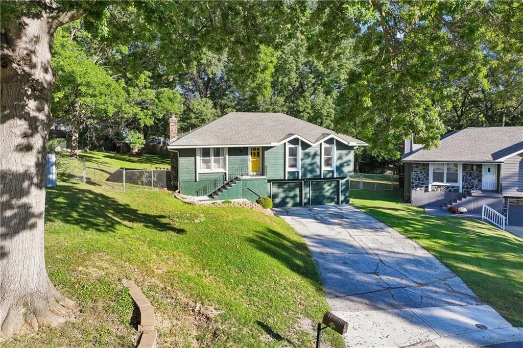 Photo 39 of 54 - 700 NE 55TH Street, Kansas City, MO 64118