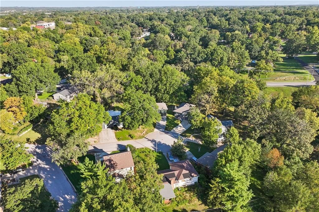 Photo 41 of 54 - 700 NE 55TH Street, Kansas City, MO 64118