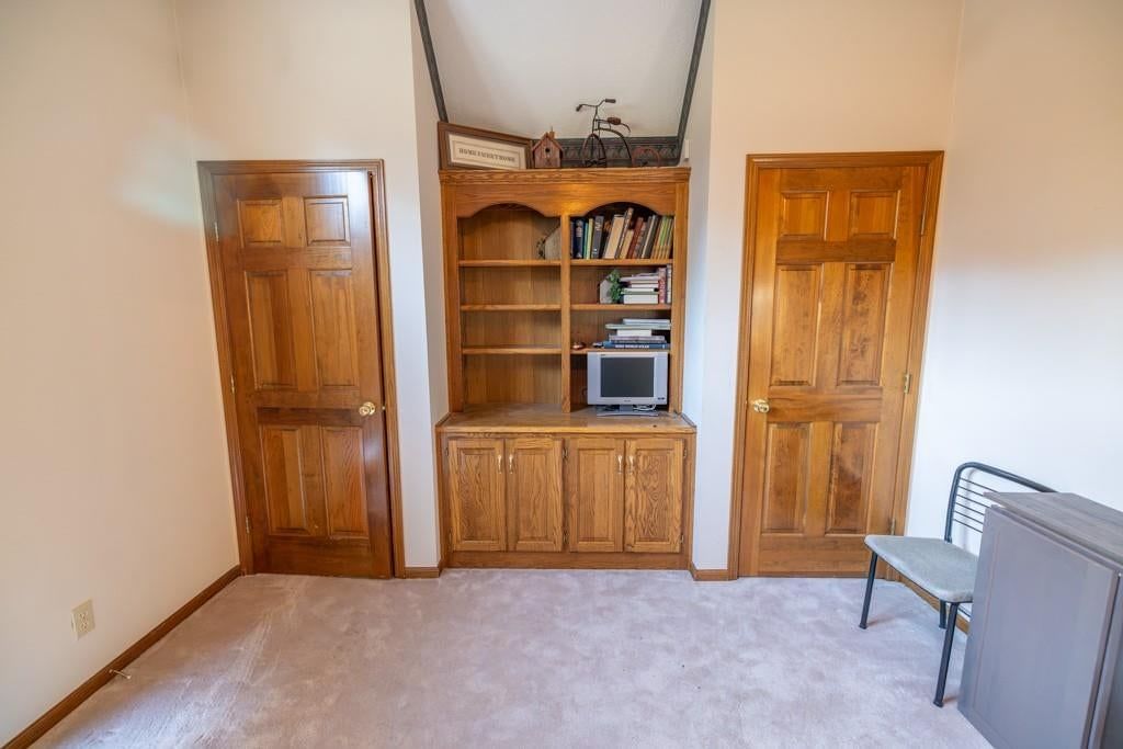Double vanity and white vanity at 4990 W 178th Terr, Stilwell, KS 66085