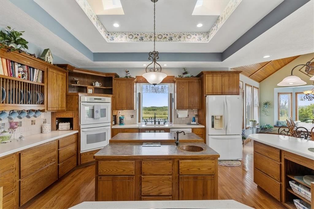 Open floor plan, kitchen island and double oven at 25400 S State Route M, Garden City, MO 64747